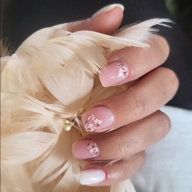 Blütenzauber für deine Nägel 🌸🌸🌸
Der Frühling ist da – Zeit für verspielte Gelnägel mit floralen Details.
Lass dich bei mir im Nagelstudio Irina Mut verzaubern!

#blumennägel #frühlingsnägel #gelnägel #nailart #nagelstudioleipzig #nageldesignliebe #irinasnails
